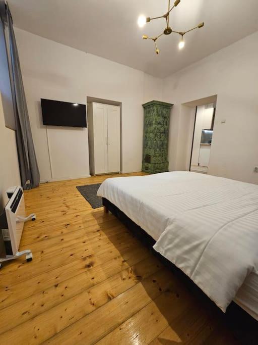 Heart Of City Center 4Br 2Bath 10 Pers Bucureşti Ngoại thất bức ảnh